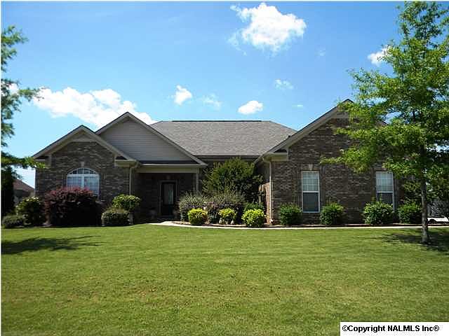1st image of 118 Laurel Bend Dr