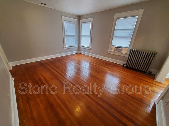 3rd image of 704 1/2 S Center St