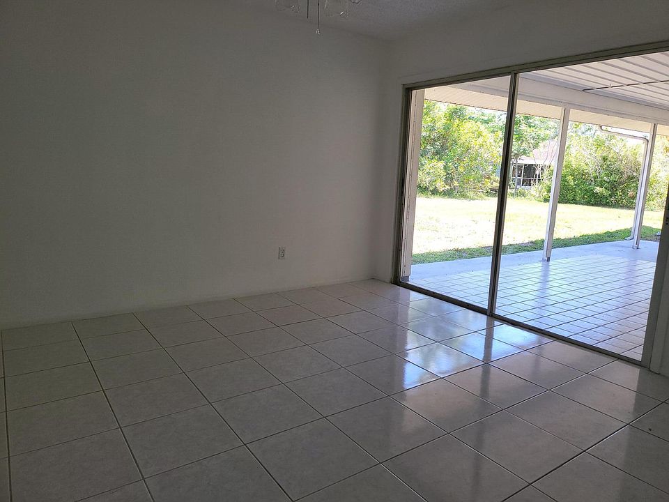 1st image of 524 NW Twylite Terrace