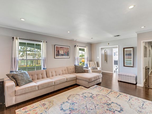 3rd image of 4883 Presidio Dr