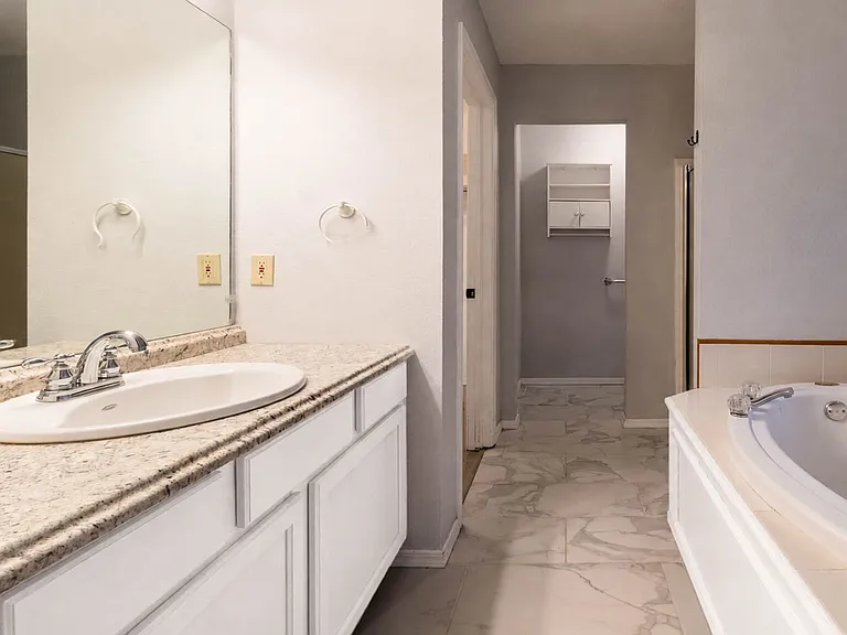 10501 NW 45th St — Photo 18