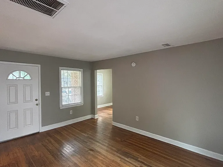 899 Chatwood St — Photo 5