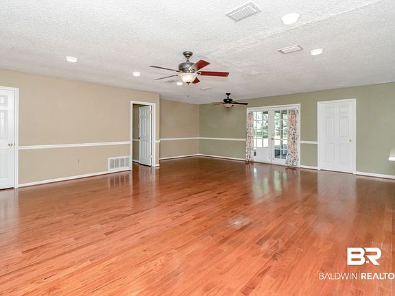 4th image of 104 Terry St
