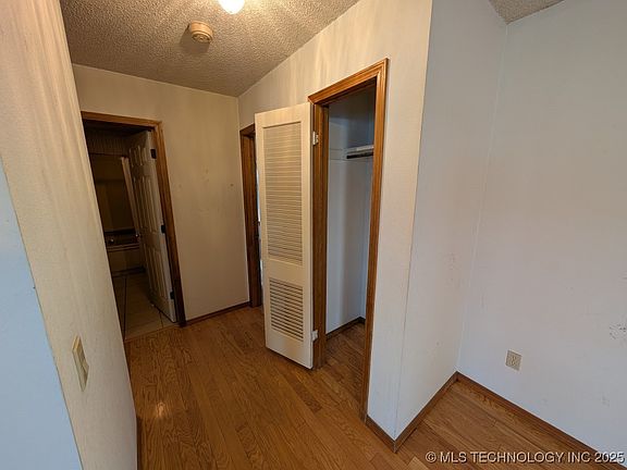 5th image of 950 Lakeside Dr N