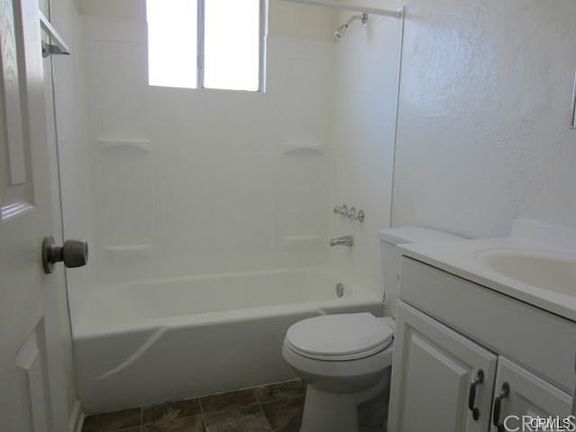 5th image of 2140 La Verne Ave