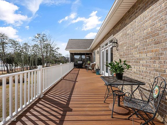 4th image of 120 Dirk Way