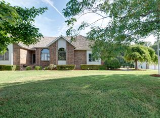 2104 W Homestead Ct, Nixa, MO 65714