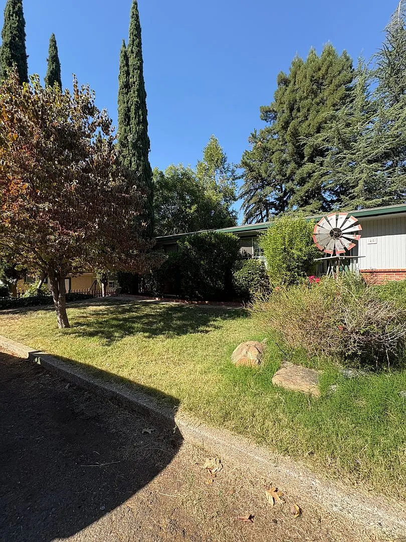 Spacious Single-Level Home in the Heart of Downtown Colfax! — Photo 2