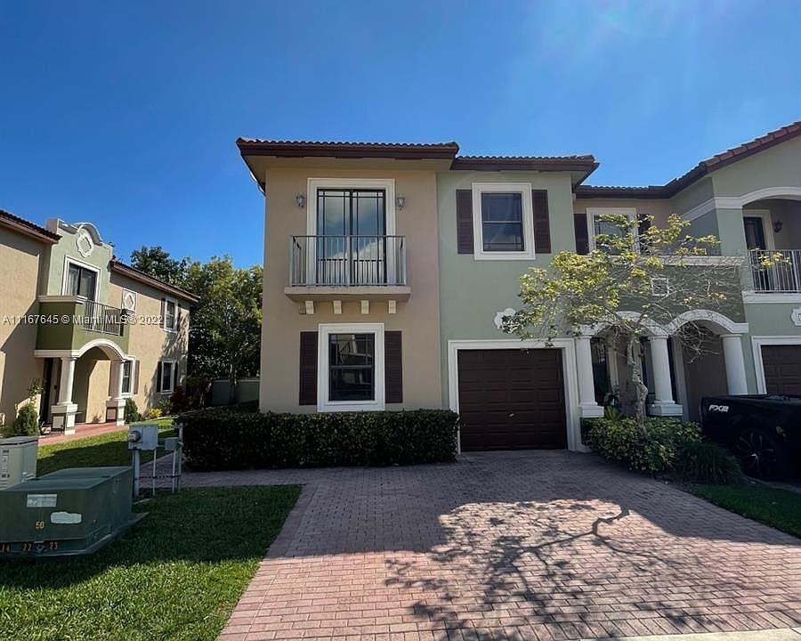 1st image of 579 NE 35th Ave #579