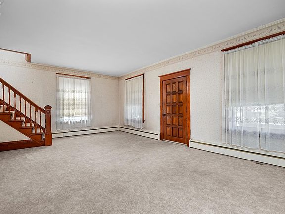 5th image of 60 Huron St