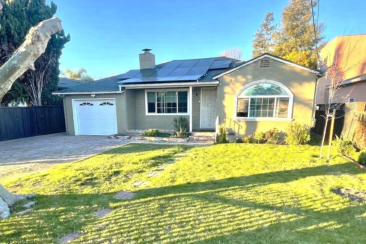 3223 Spring St photo 1