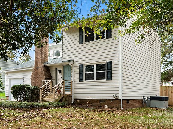 2nd image of 8211 Park Vista Cir