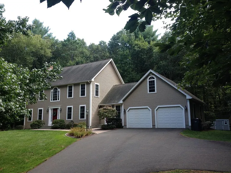 14 Emily Ln — Photo 2