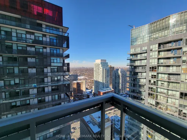 39 Roehampton Ave, Toronto, ON