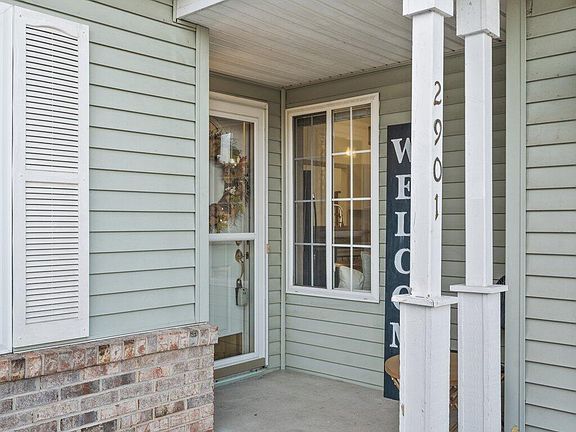 3rd image of 2901 Lakepointe Dr