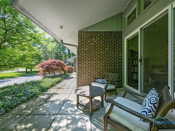3rd image of 3458 Shakespeare Ln