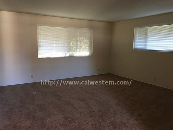 2nd image of 927 Castlewood Dr APT 3