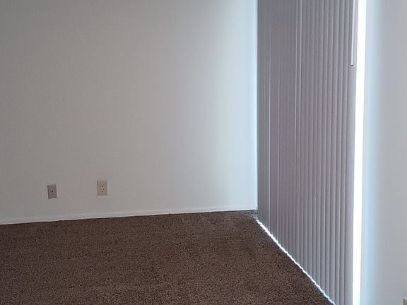 3rd image of 5837 Comstock Ave #0