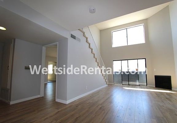2nd image of 1823 Holmby Ave APT 301