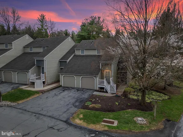 2001 Meadow Gln, Wyomissing, PA 19610