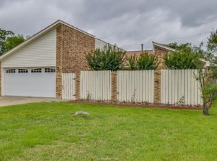 4109 Meadowwood Dr, Bryan, TX 77802