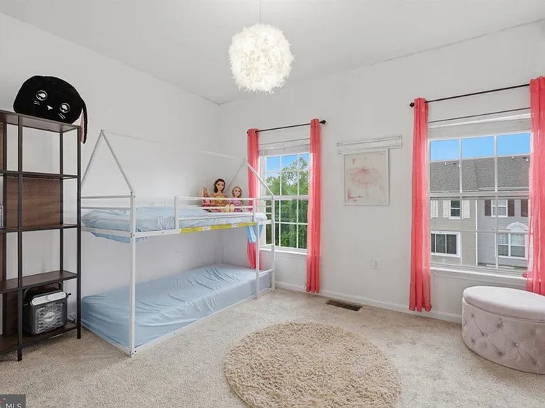 21845 Jarvis Sq — Photo 12