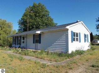 6910 South St, Hale, MI 48739