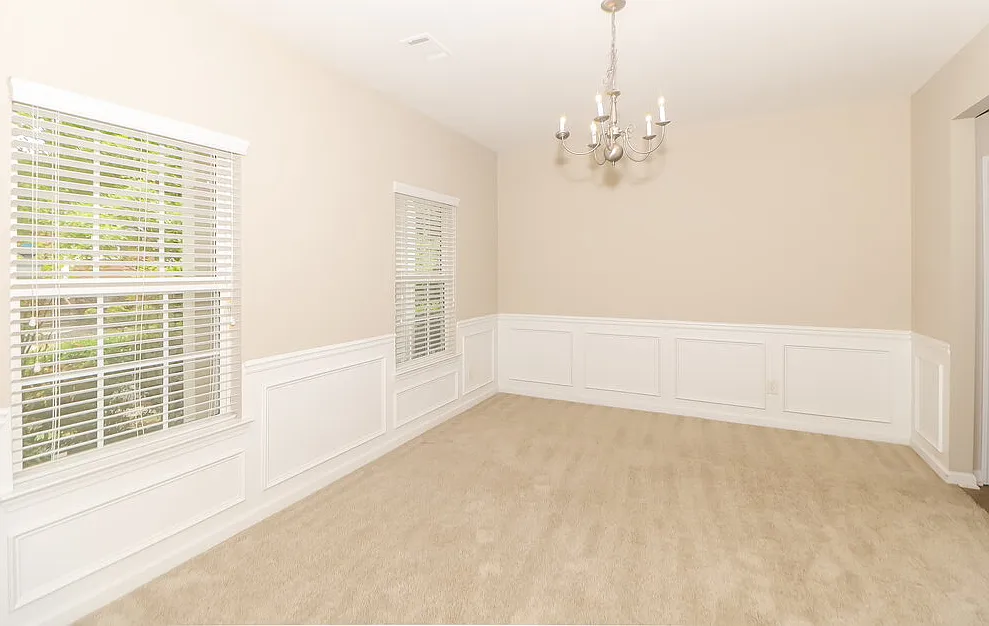 4 bed, 2.5 bath, 2353 sqft, $2,515 — Photo 4