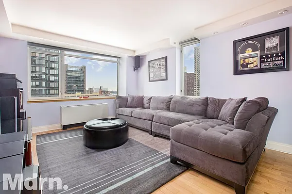 Sold by Mdrn Residential | media 6