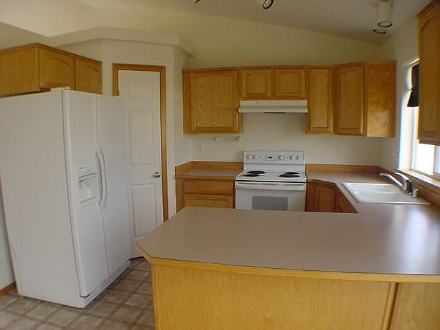 1st image of 3215 Meadow Glen Ln