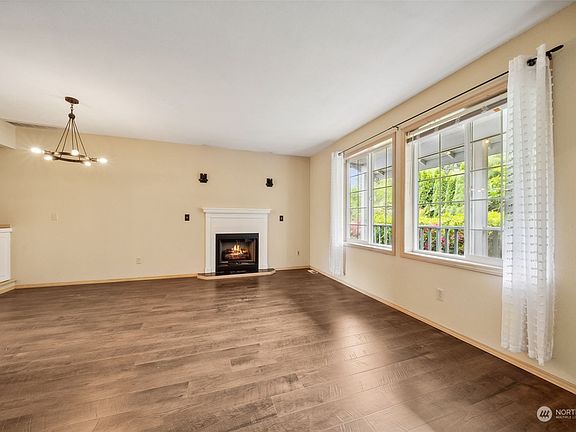 4th image of 3616 Montrose Court SE