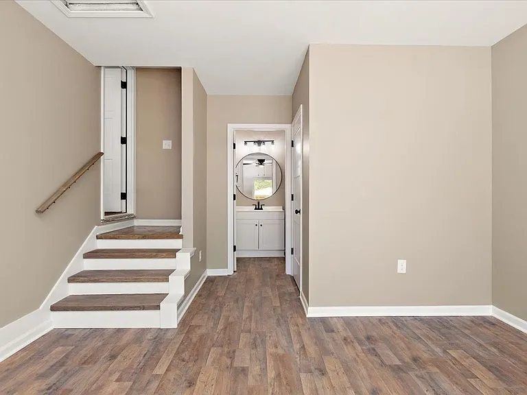 309 Rickenbacker Dr — Photo 7