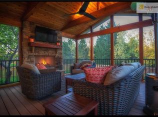 14449 Canterbury St, Leawood, KS 66224