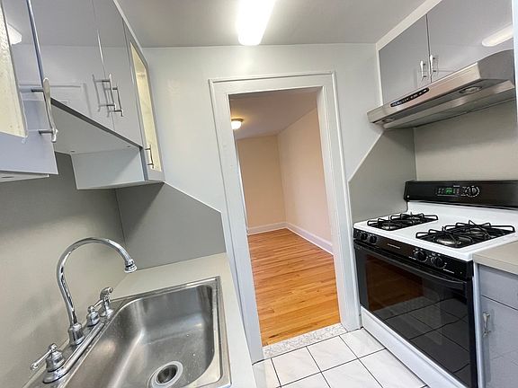 3rd image of 21-56 28th St #3