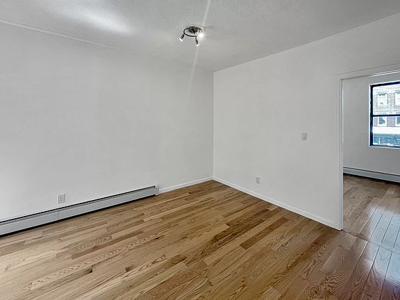 4th image of 147-14 Hillside Ave #1