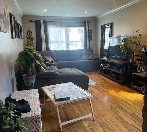 5th image of 274 Walker St