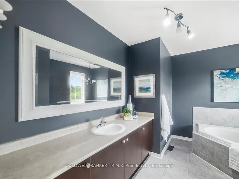 45 Angier Cres — Photo 28