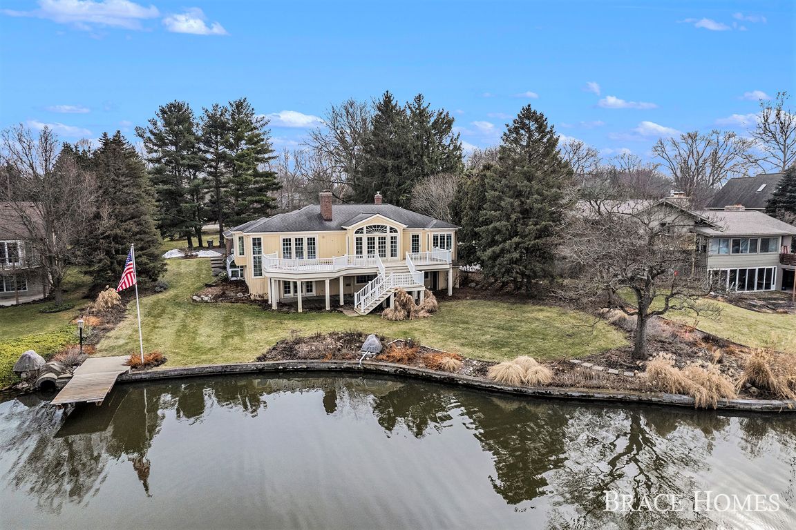 1029 Thornapple River Dr SE, Ada, MI 49301 MLS 24006667 Zillow