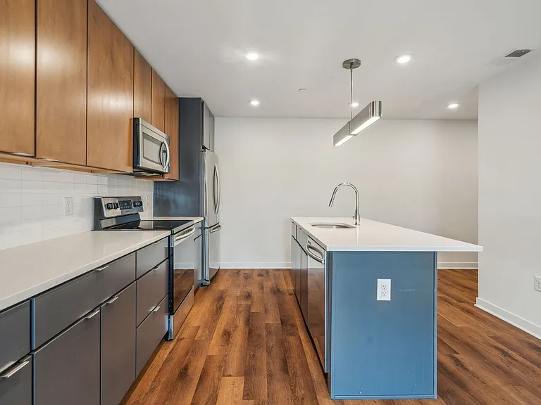 Graduate Pointe — Photo 229