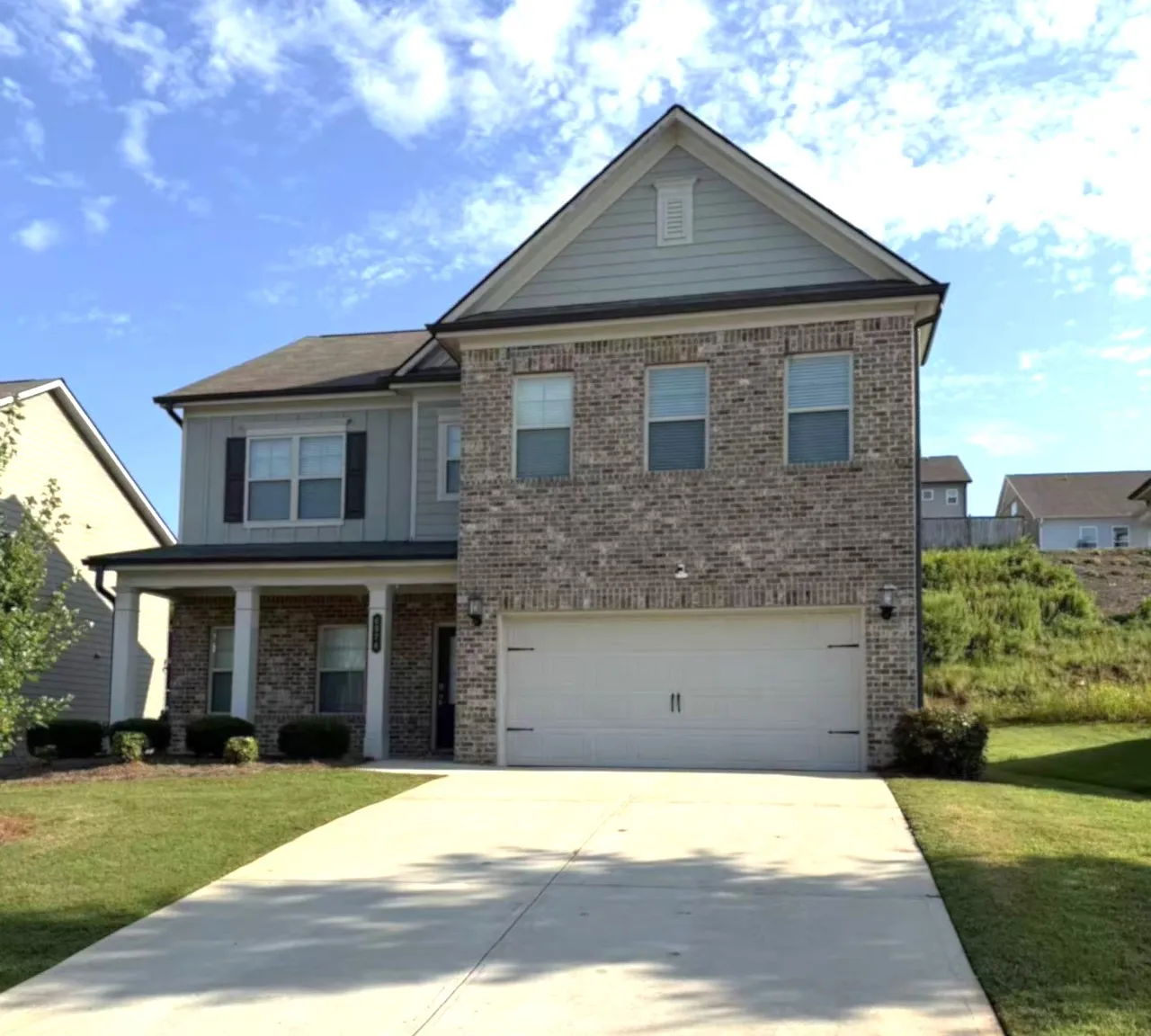 4 bed, 2.5 bath, 2598 sqft, $2,300 — Photo 1