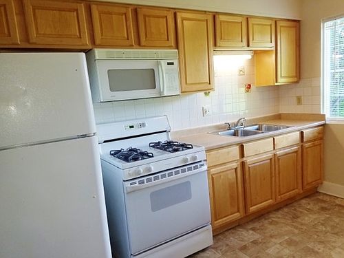5th image of 236 Sacramento St APT 2