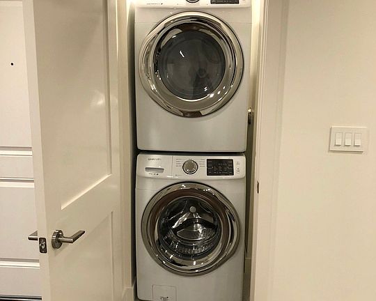 5th image of 1065 S Sherbourne Dr