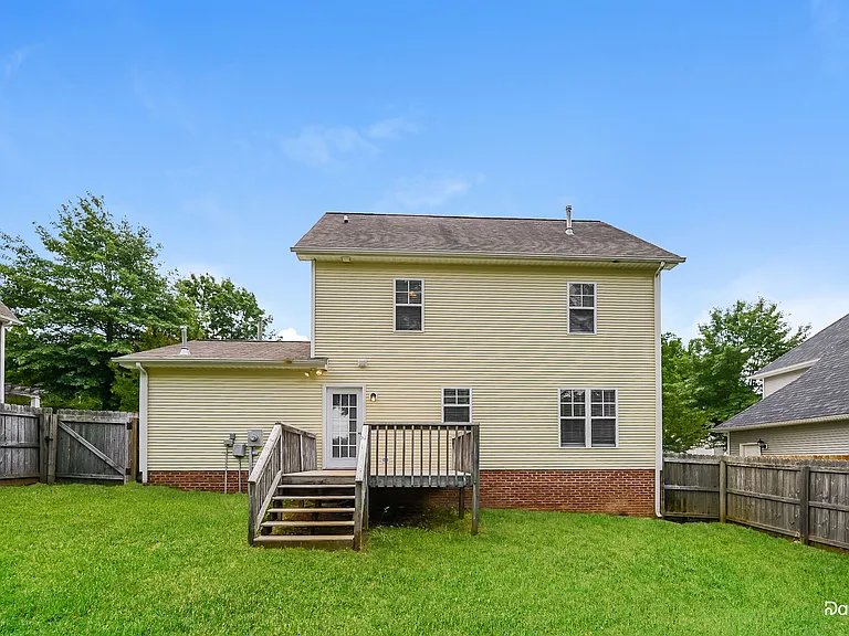 589 Lakeside Valley Dr — Photo 15