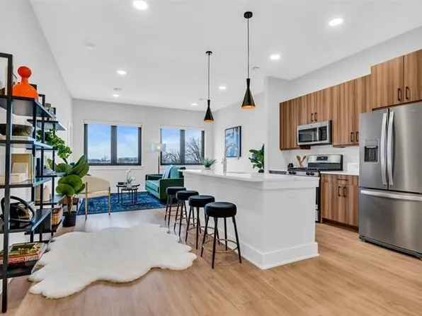 345 Avenue A image 2 of 20