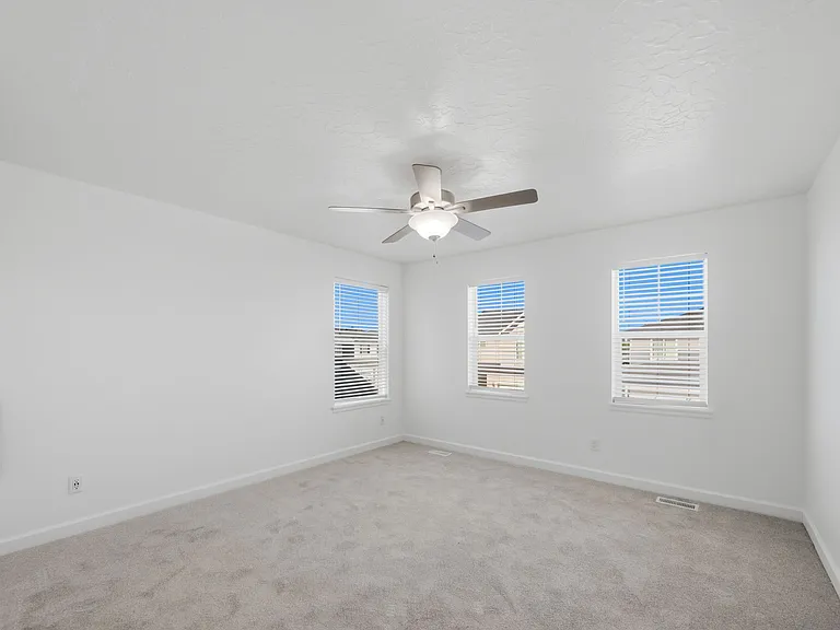 250 N 1630 W — Photo 13