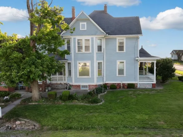 402 W Wall St, Worden, IL 62097