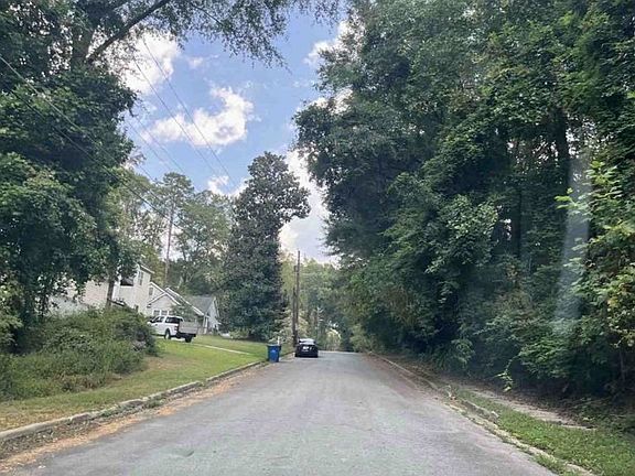 Exterior Neighborhood (street photo)