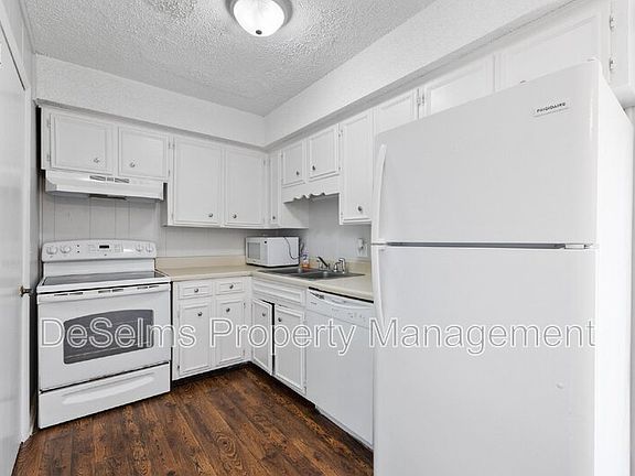 5th image of 602 McPherson Ct S