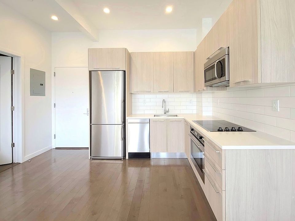 1st image of 30-40 21st St Penthouse 1