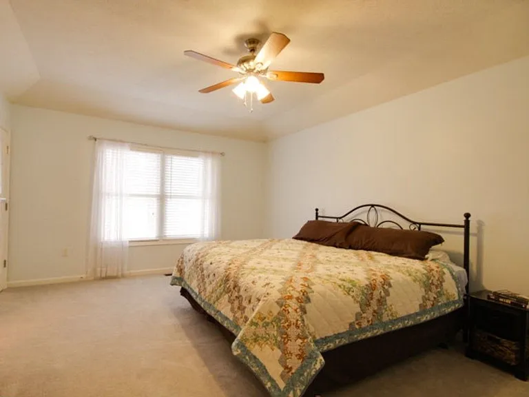 920 Confederacy Dr — Photo 5